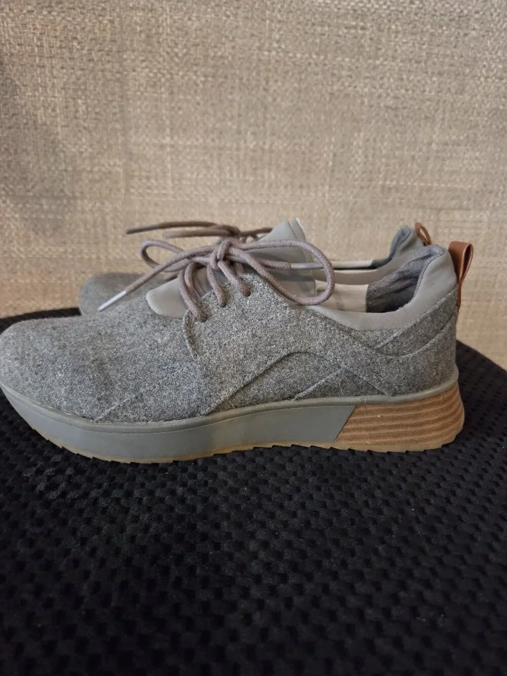 Dr. Scholl's women's gray knit fabric pull on sneakers shoes lace up size 6.5.